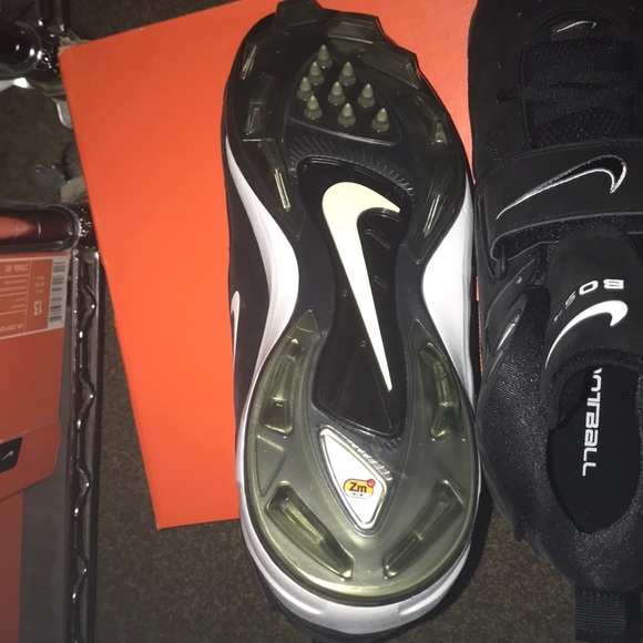 Athletic_Shoes
